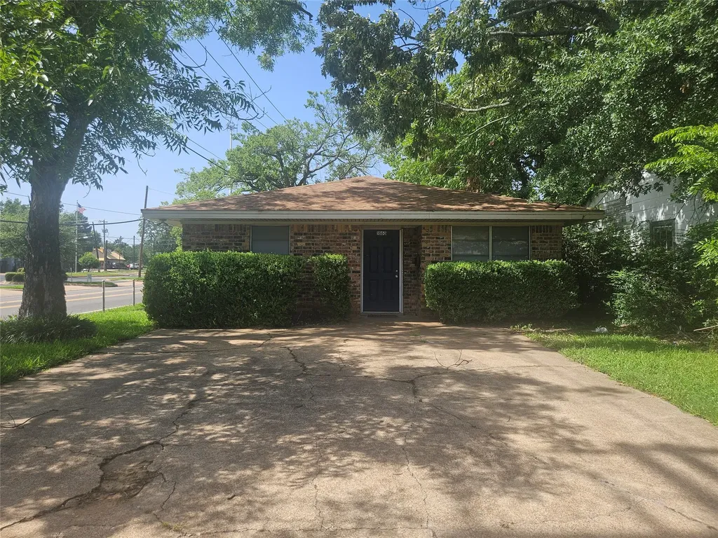 1860 W Kaufman Street Paris TX 75460