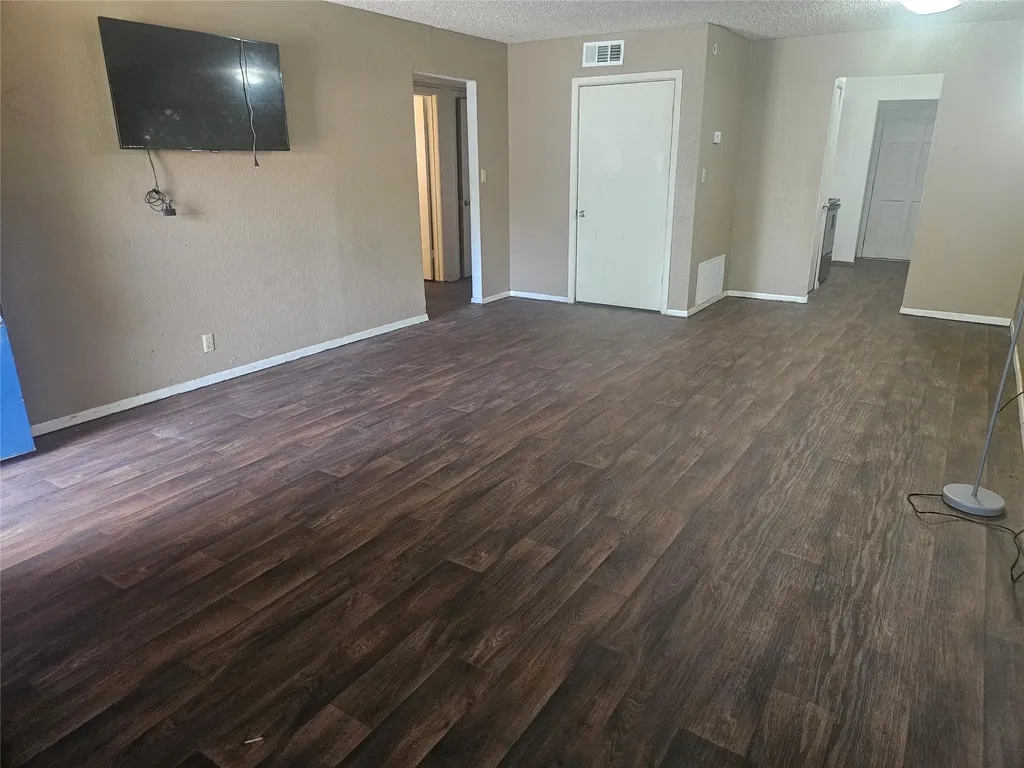1860 W Kaufman Street Paris TX 75460