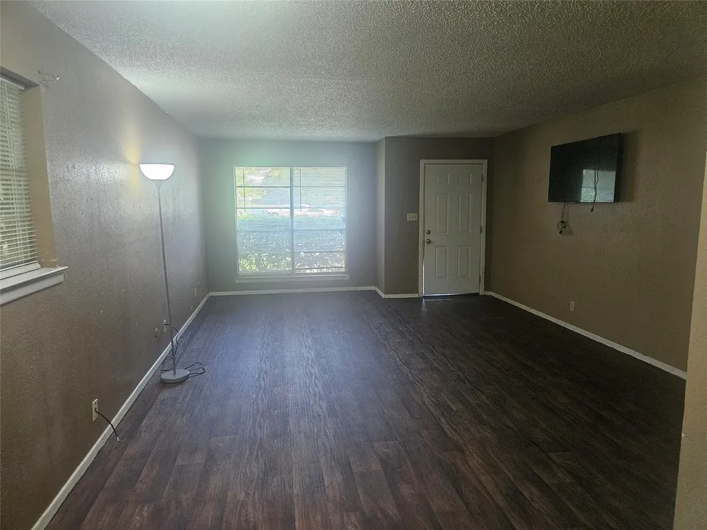 1860 W Kaufman Street Paris TX 75460