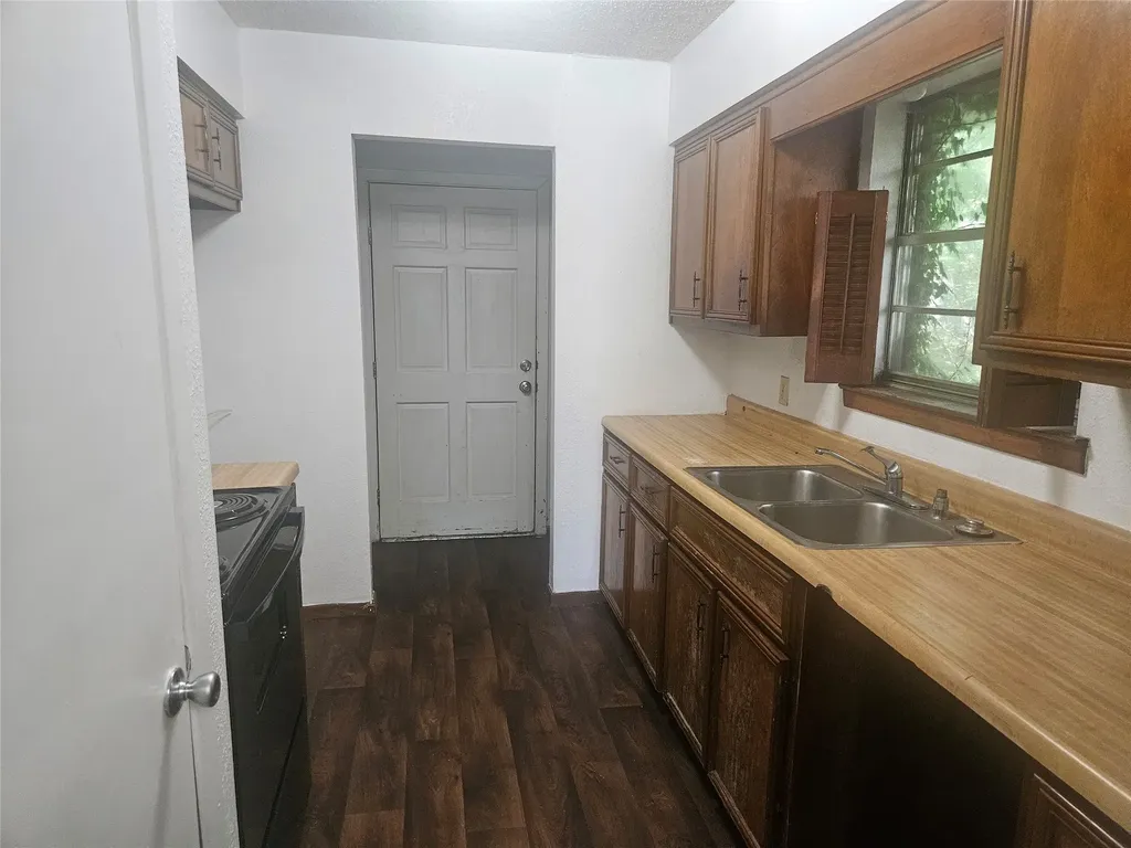 1860 W Kaufman Street Paris TX 75460