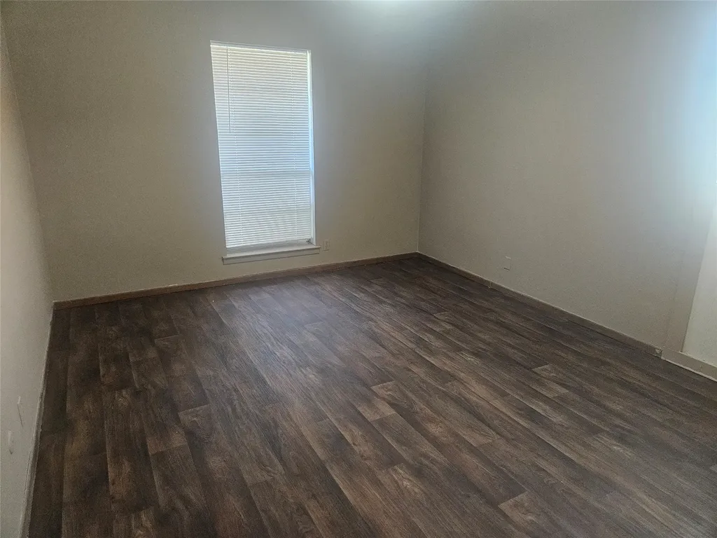 1860 W Kaufman Street Paris TX 75460