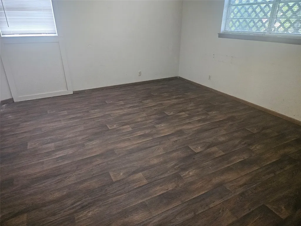 1860 W Kaufman Street Paris TX 75460