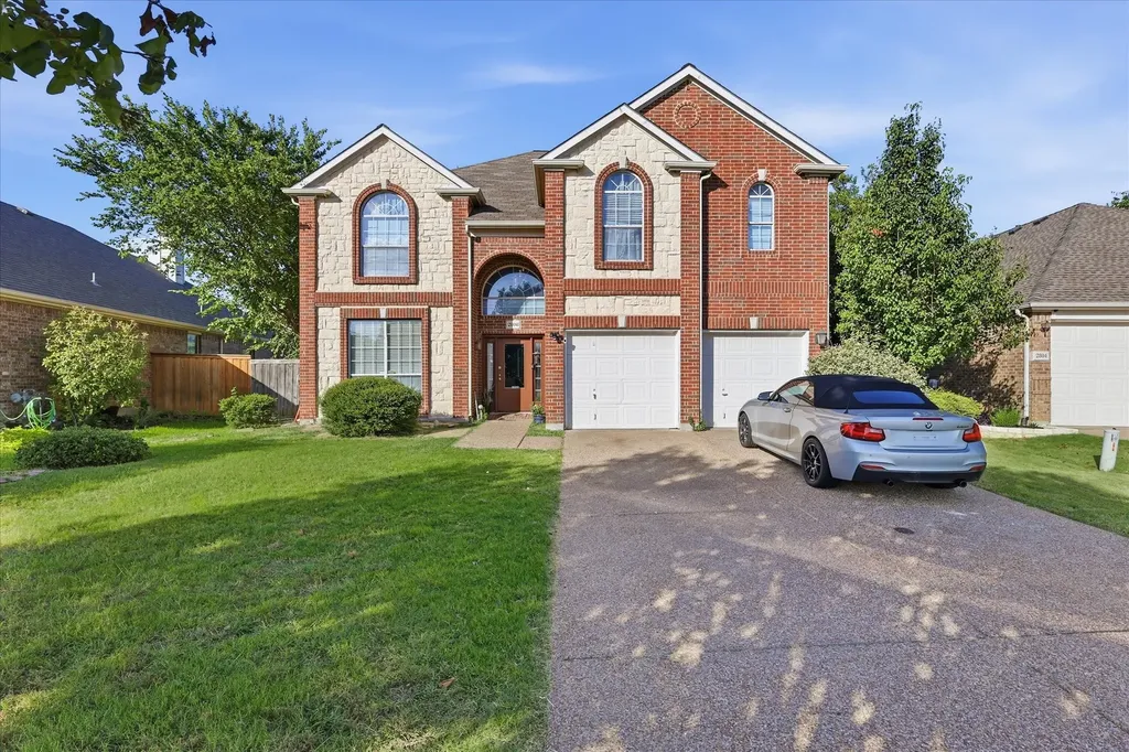 2808 N Camino Lagos Grand Prairie TX 75054