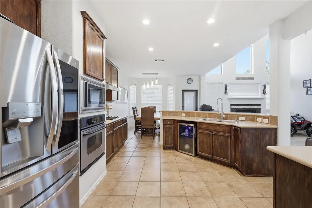2808 N Camino Lagos Grand Prairie TX 75054
