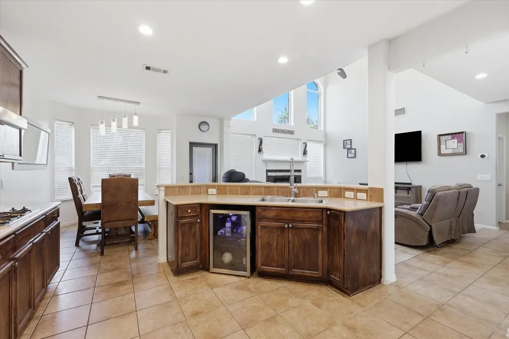 2808 N Camino Lagos Grand Prairie TX 75054
