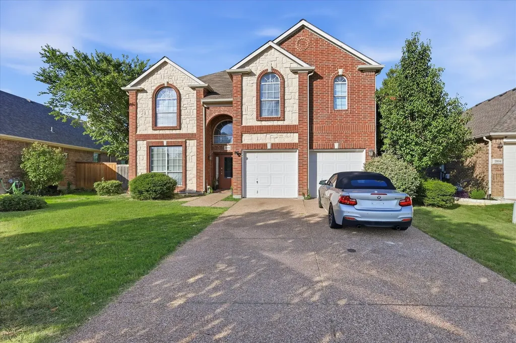 2808 N Camino Lagos Grand Prairie TX 75054