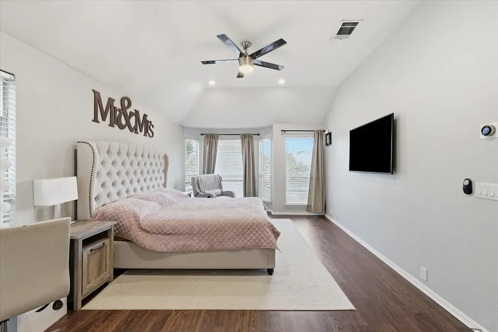 2808 N Camino Lagos Grand Prairie TX 75054
