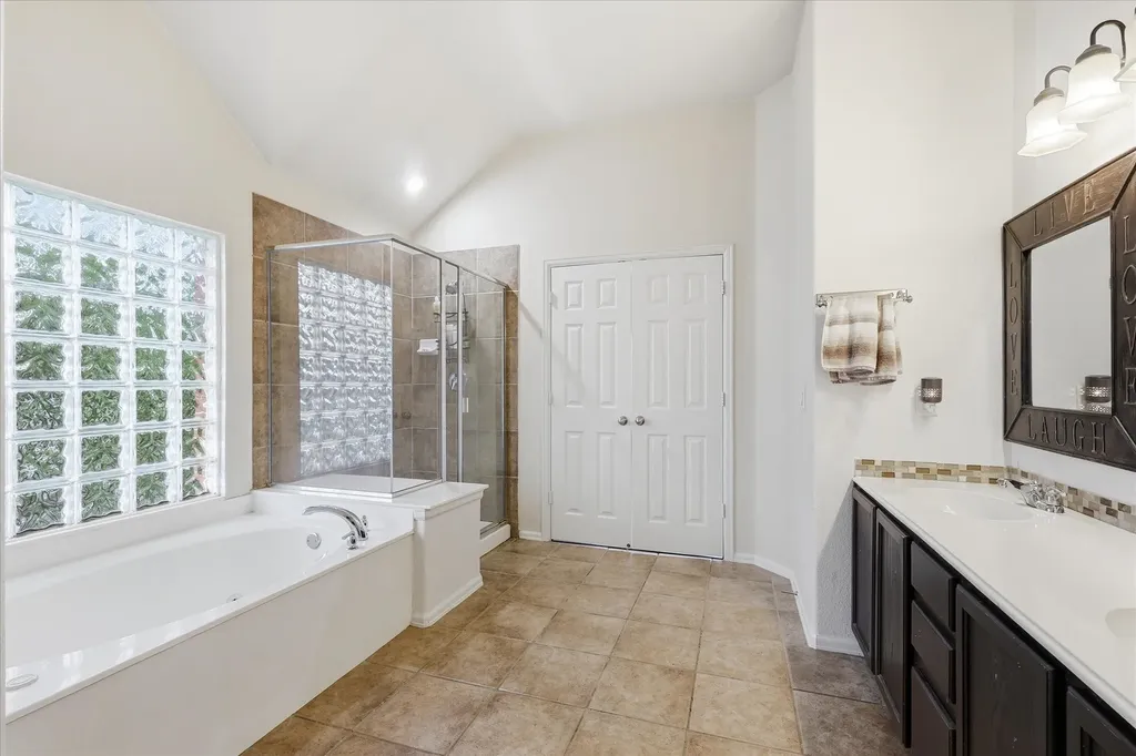 2808 N Camino Lagos Grand Prairie TX 75054