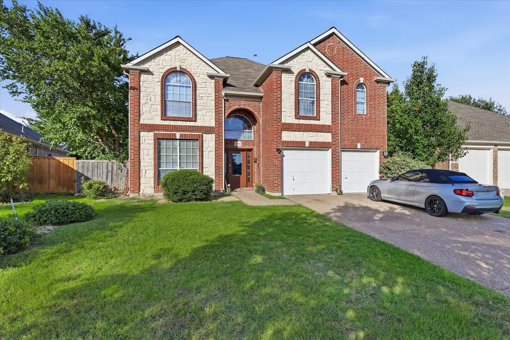 2808 N Camino Lagos Grand Prairie TX 75054