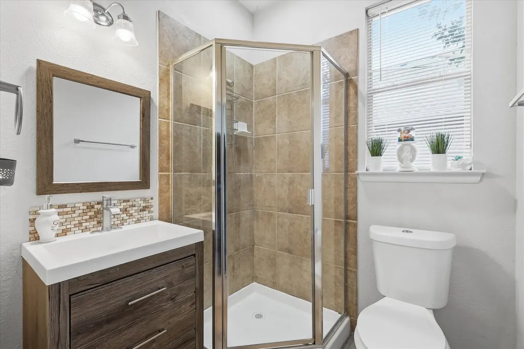 2808 N Camino Lagos Grand Prairie TX 75054