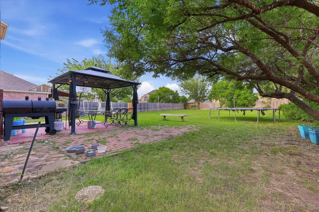 2808 N Camino Lagos Grand Prairie TX 75054