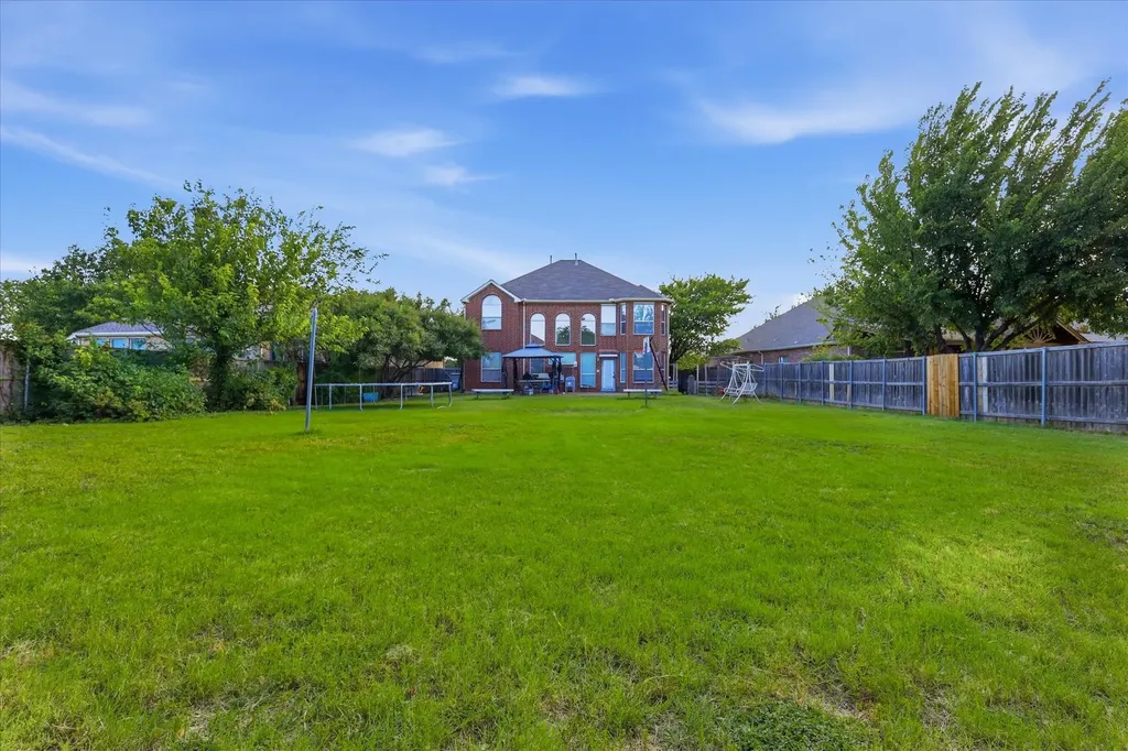 2808 N Camino Lagos Grand Prairie TX 75054