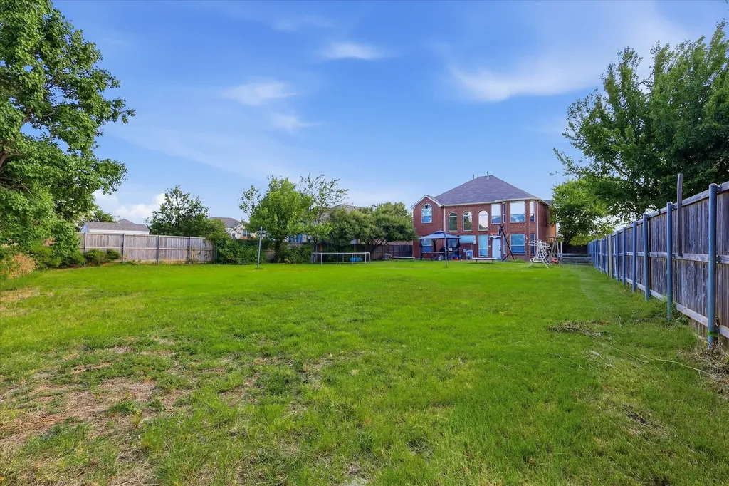 2808 N Camino Lagos Grand Prairie TX 75054
