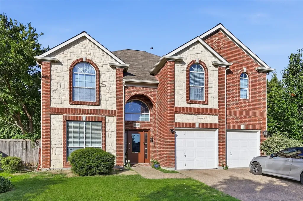 2808 N Camino Lagos Grand Prairie TX 75054