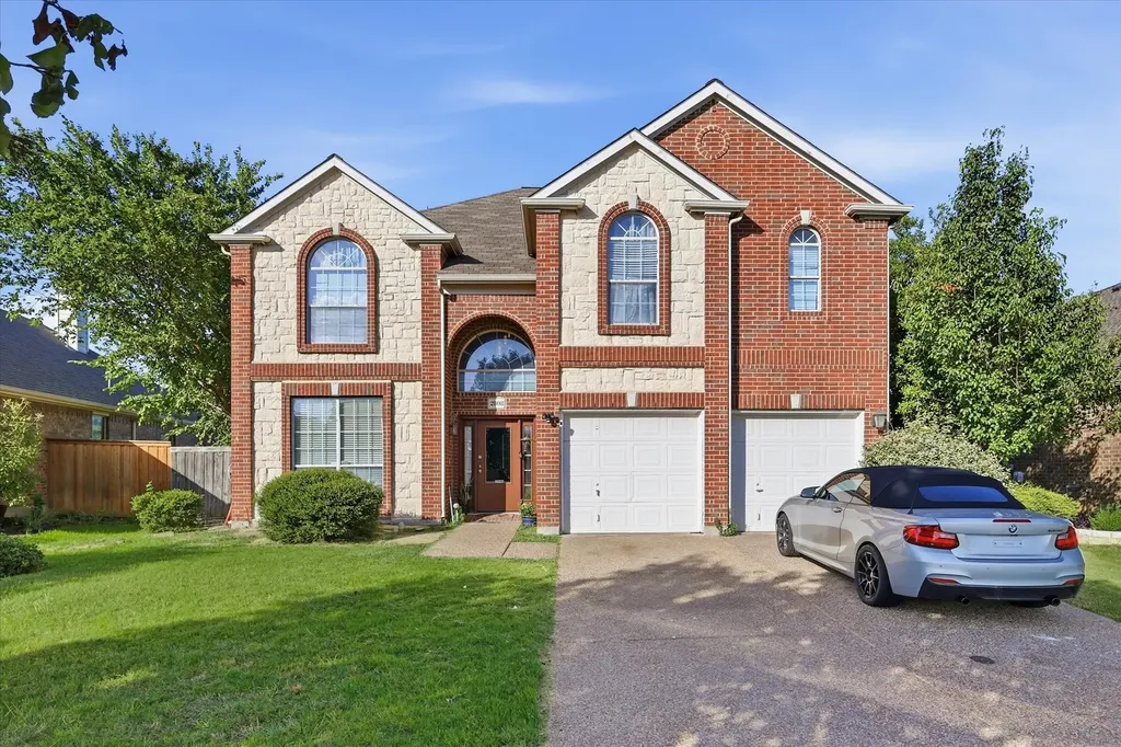 2808 N Camino Lagos Grand Prairie TX 75054