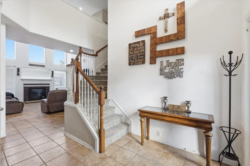 2808 N Camino Lagos Grand Prairie TX 75054