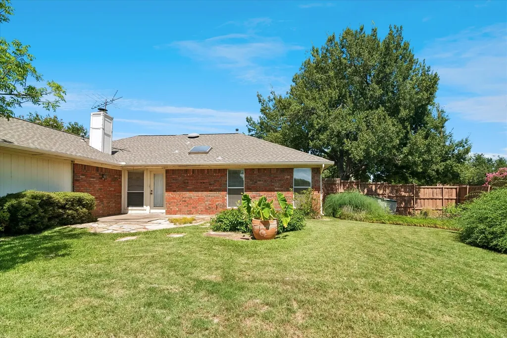 2250 Arbor Creek Drive Carrollton TX 75010
