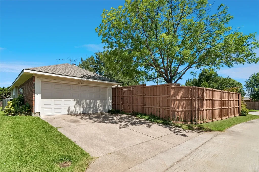 2250 Arbor Creek Drive Carrollton TX 75010