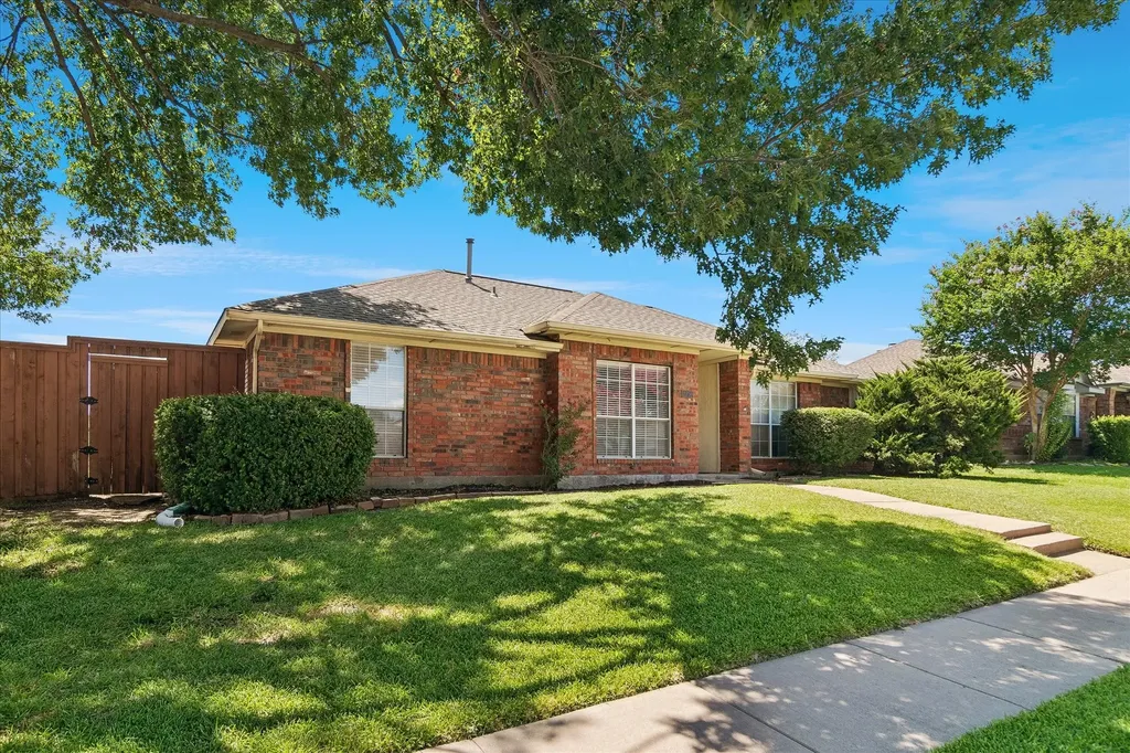 2250 Arbor Creek Drive Carrollton TX 75010