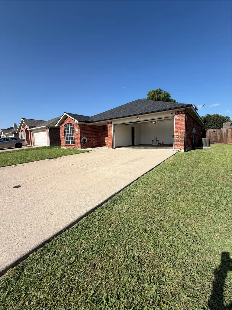 2648 Carmen Drive Grand Prairie TX 75052