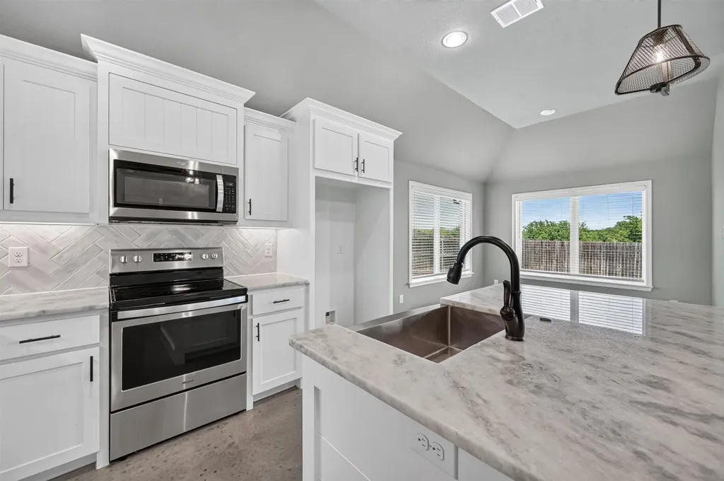214 Rees Avenue Godley TX 76044