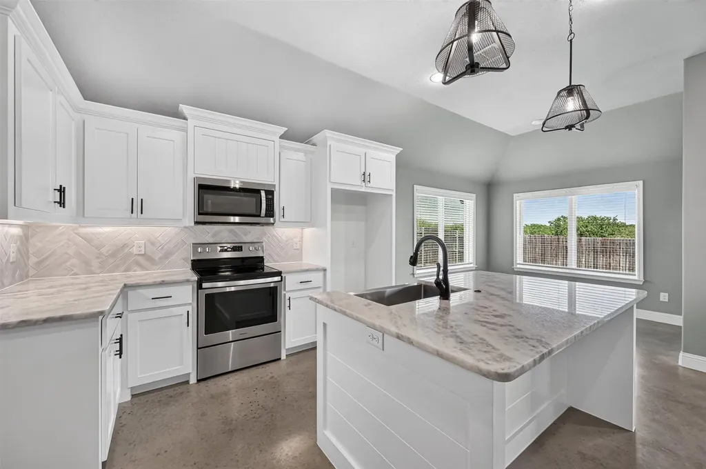 214 Rees Avenue Godley TX 76044