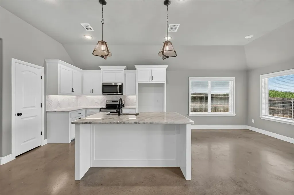 214 Rees Avenue Godley TX 76044