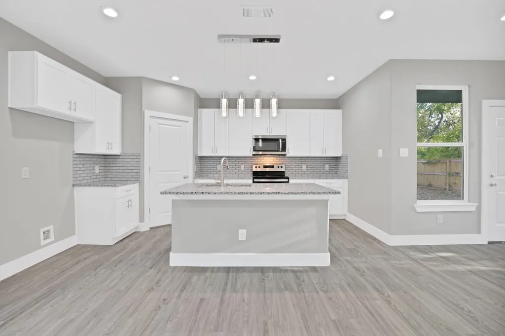 1636 Elsie Faye Heggins Street Dallas TX 75215