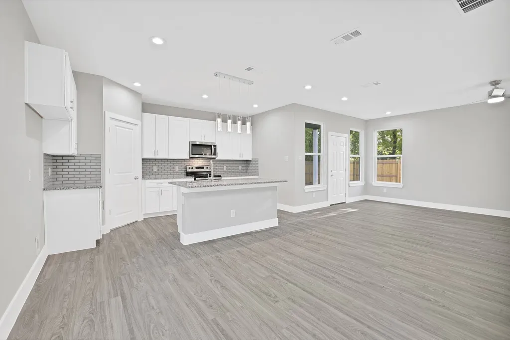 1636 Elsie Faye Heggins Street Dallas TX 75215