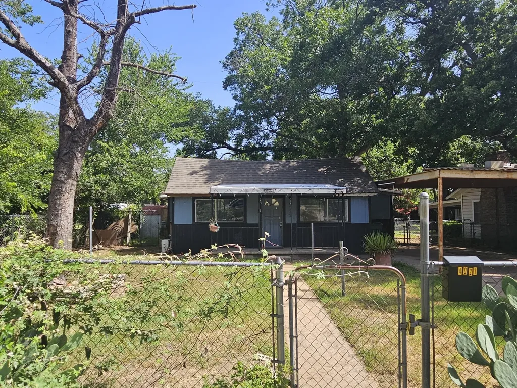 4021 Hollis Street Haltom City TX 76111