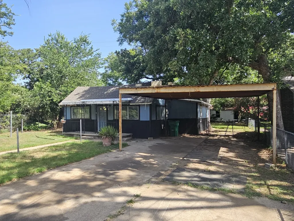 4021 Hollis Street Haltom City TX 76111