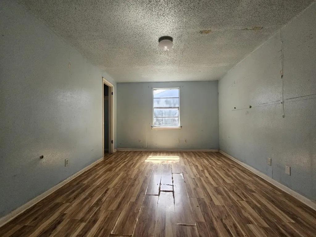 4021 Hollis Street Haltom City TX 76111
