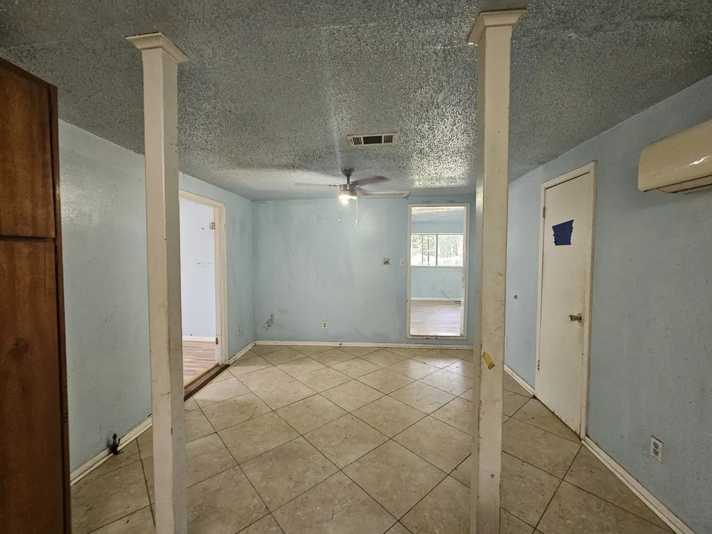 4021 Hollis Street Haltom City TX 76111