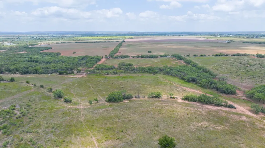 2276 Cr 142 Lawn TX 79530