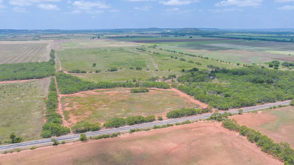 2276 Cr 142 Lawn TX 79530
