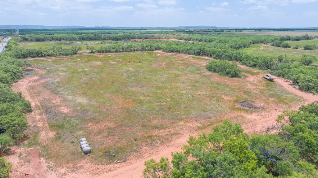 2276 Cr 142 Lawn TX 79530