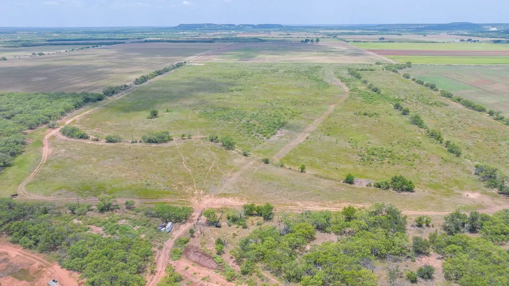 2276 Cr 142 Lawn TX 79530