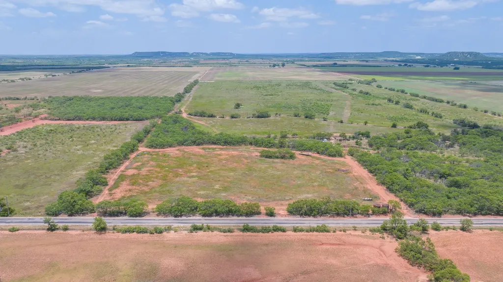 2276 Cr 142 Lawn TX 79530