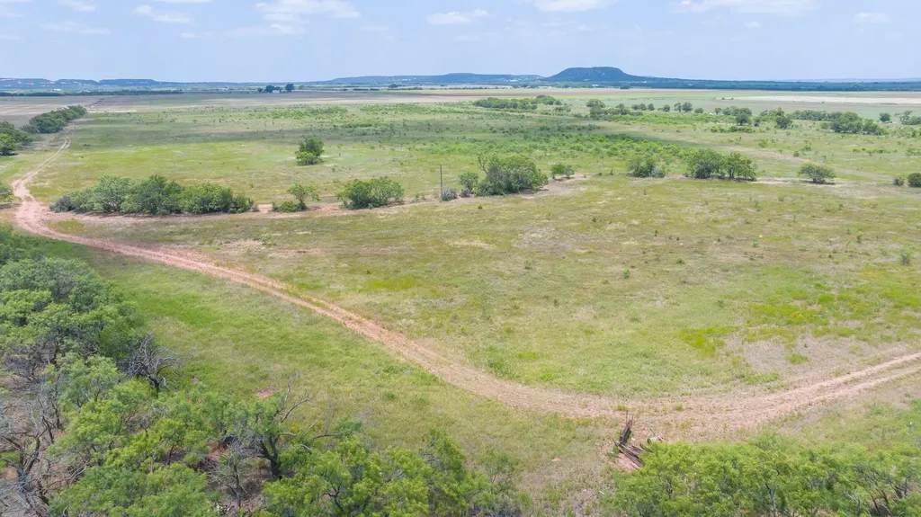 2276 Cr 142 Lawn TX 79530