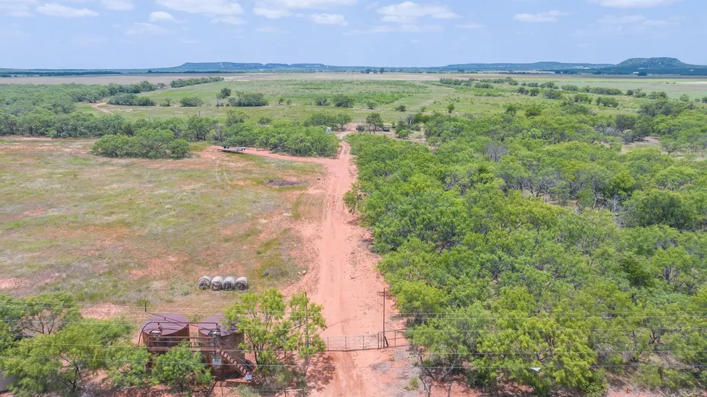 2276 Cr 142 Lawn TX 79530