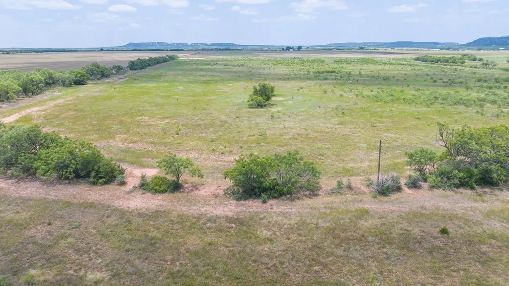 2276 Cr 142 Lawn TX 79530