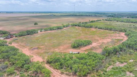 2276 Cr 142 Lawn TX 79530