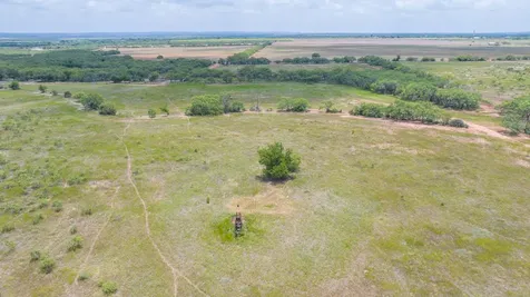2276 Cr 142 Lawn TX 79530