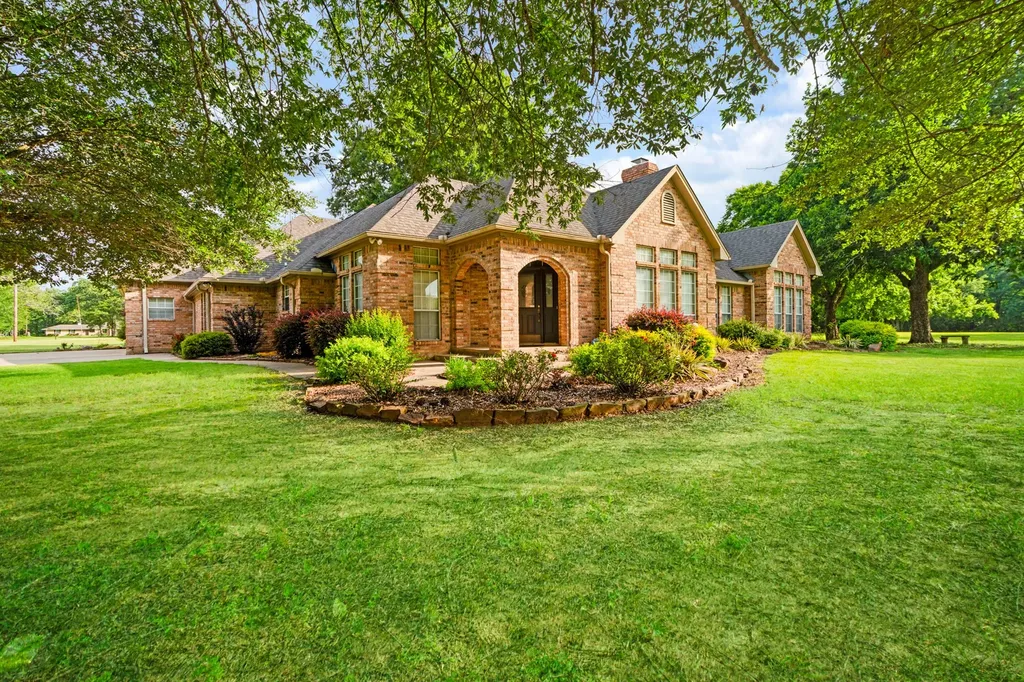 4585 Farm Road 195 Paris TX 75462