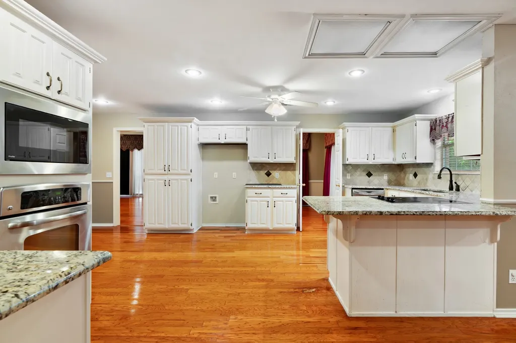 4585 Farm Road 195 Paris TX 75462
