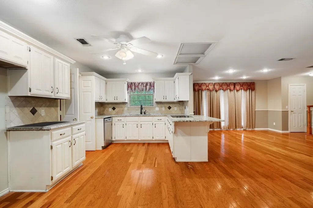 4585 Farm Road 195 Paris TX 75462
