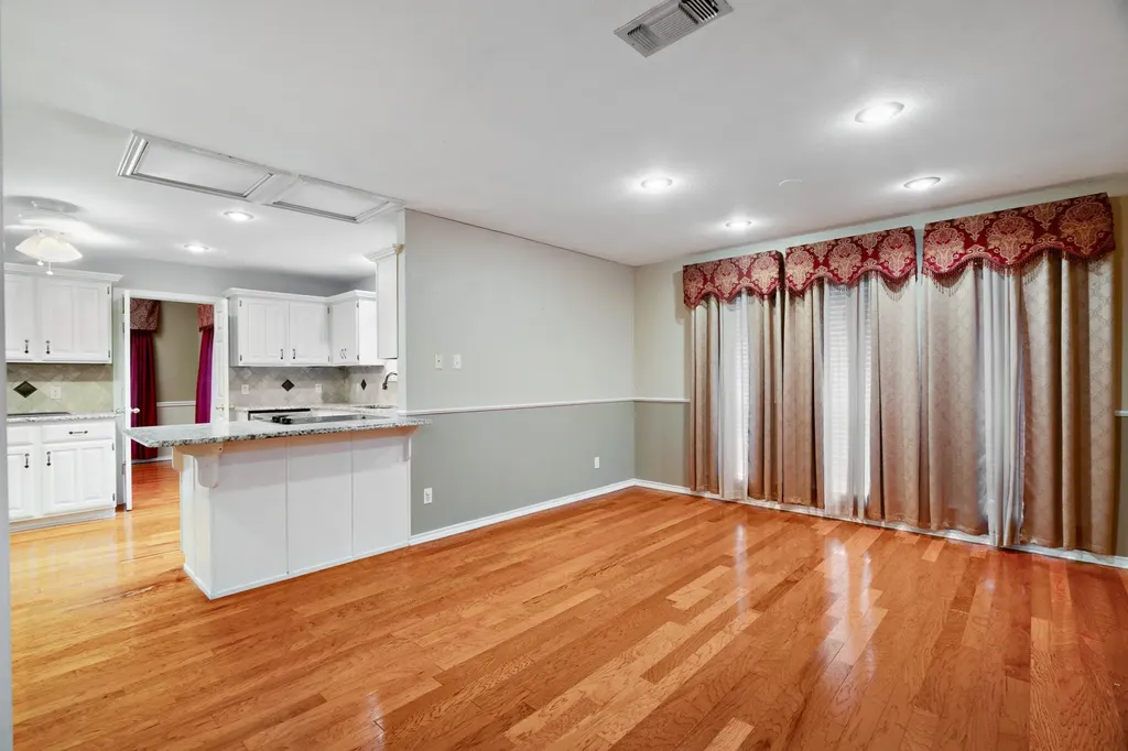 4585 Farm Road 195 Paris TX 75462