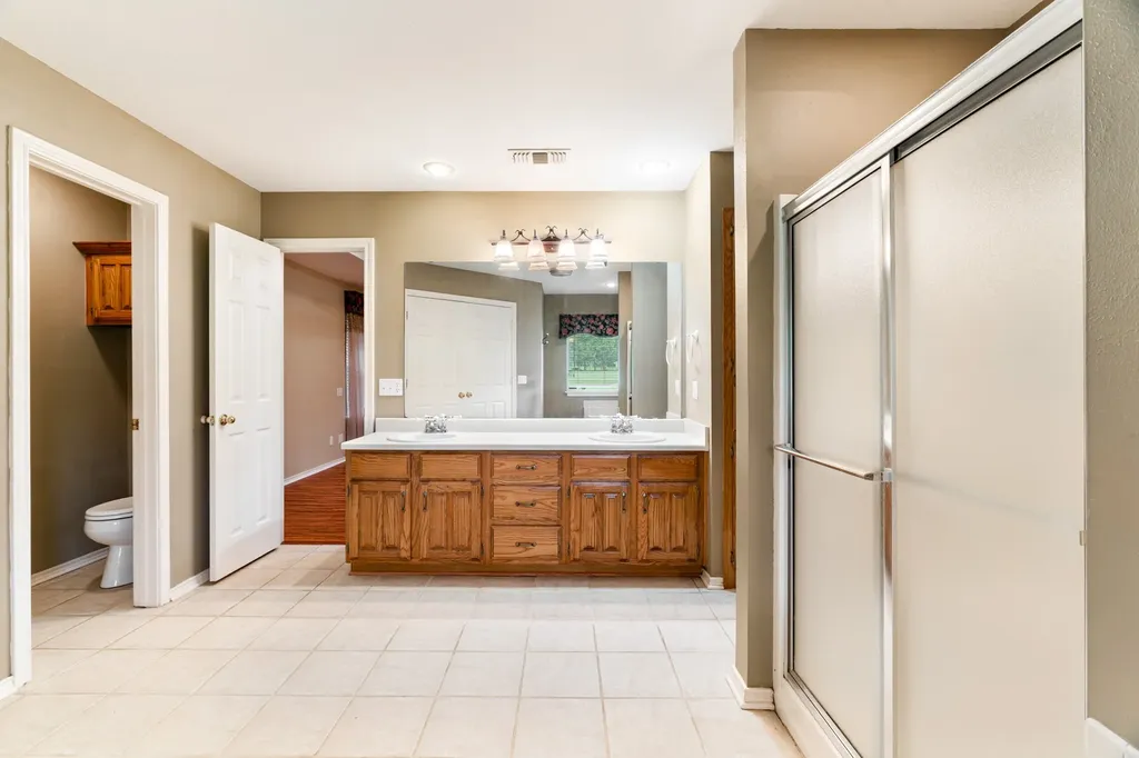 4585 Farm Road 195 Paris TX 75462
