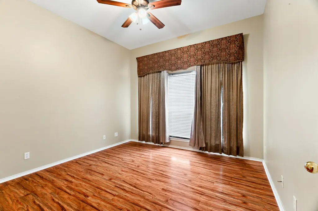 4585 Farm Road 195 Paris TX 75462