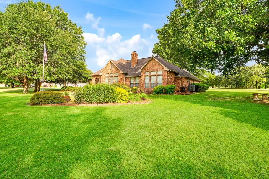 4585 Farm Road 195 Paris TX 75462